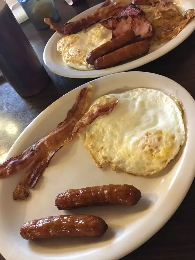 Arlington’s Grill & Cafe