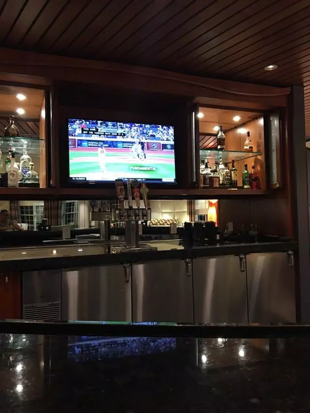 98 Forty East Bar & Bistro