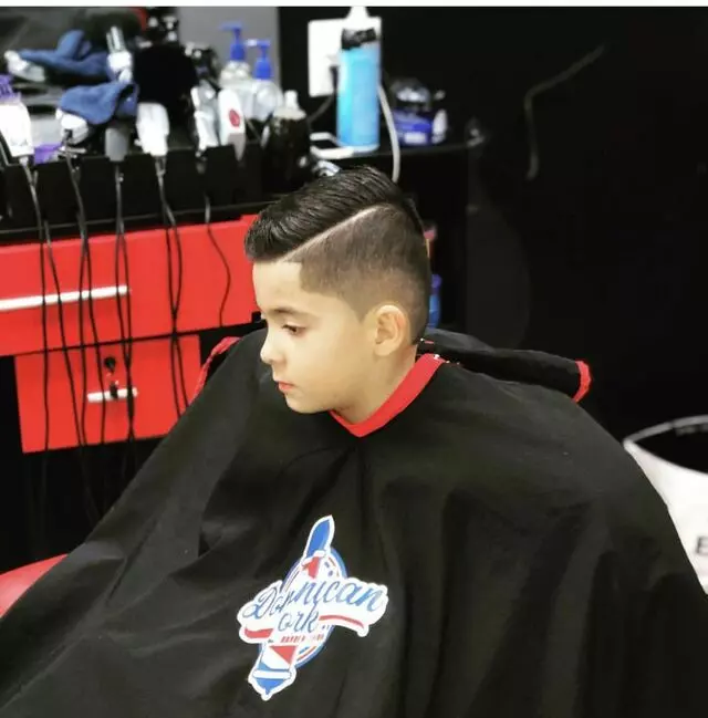 Dominican York barber shop