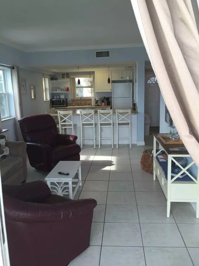Alicia’s Jacksonville Beach Condo Rentals