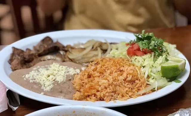El Castillo Taqueria & Bakery