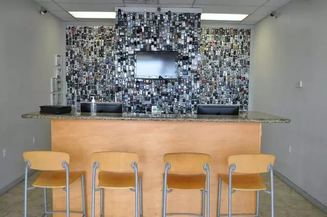 10,000 Cellphones of Atlantic Blvd