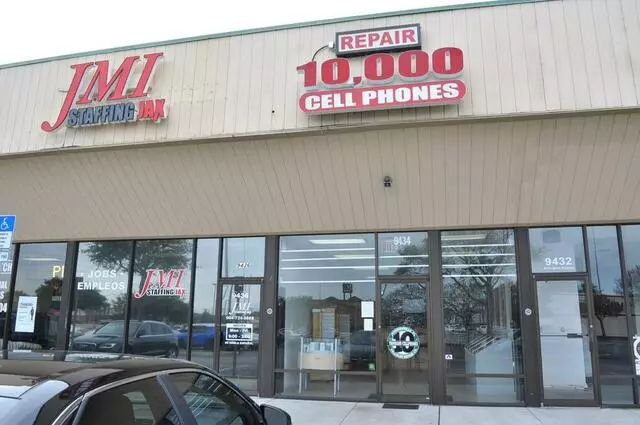 10,000 Cellphones of Atlantic Blvd