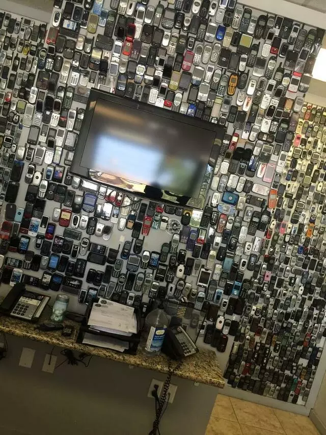 10,000 Cellphones of Atlantic Blvd