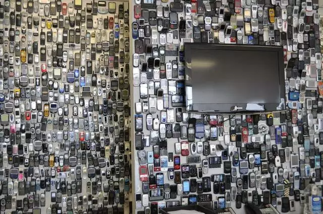 10,000 Cellphones of Atlantic Blvd