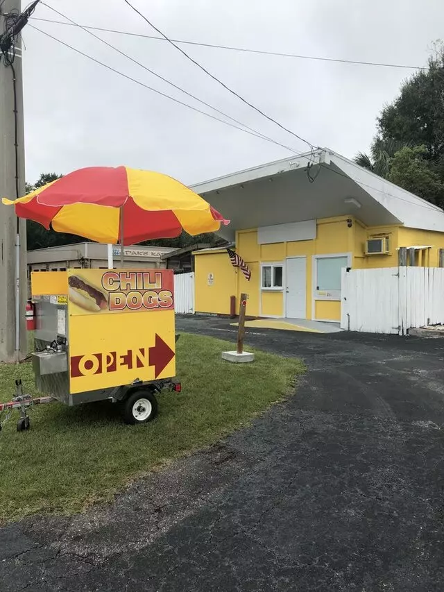 Willies Chili Dogs