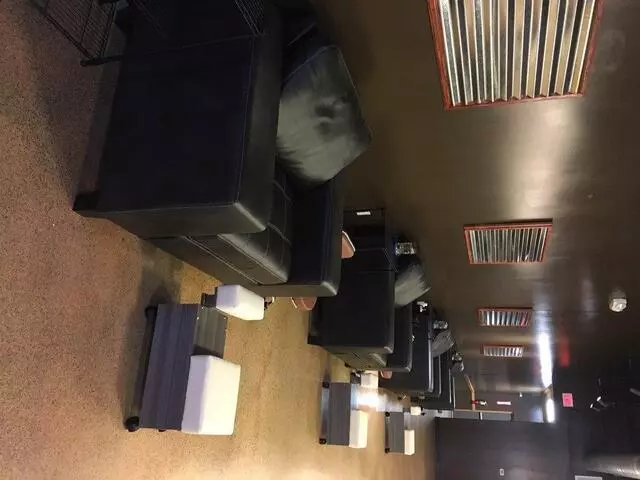Aficionado Grooming Lounge