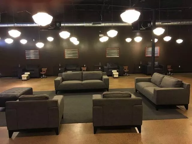 Aficionado Grooming Lounge