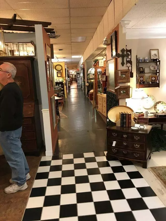 Antique Market of San Jose