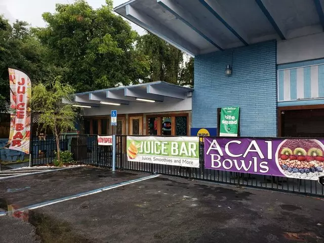 Wave Juice Bar & Cafe